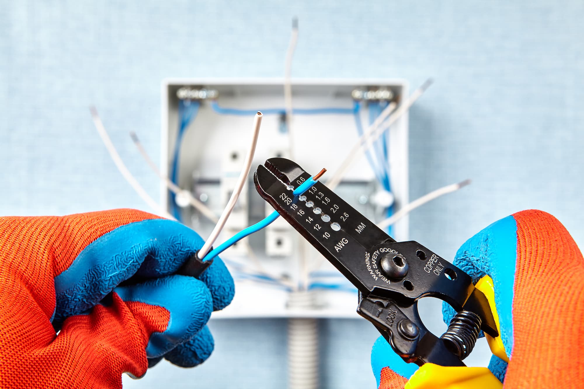 INSTALLATION_DEPANNAGE_ELECTRICITE_GENERALE_CHAUFFAGE_ELECTRIQUE_3 | J2E Elec Pourquoi les disjoncteurs sautent-ils régulièrement sans raison apparente ? Illzach 0