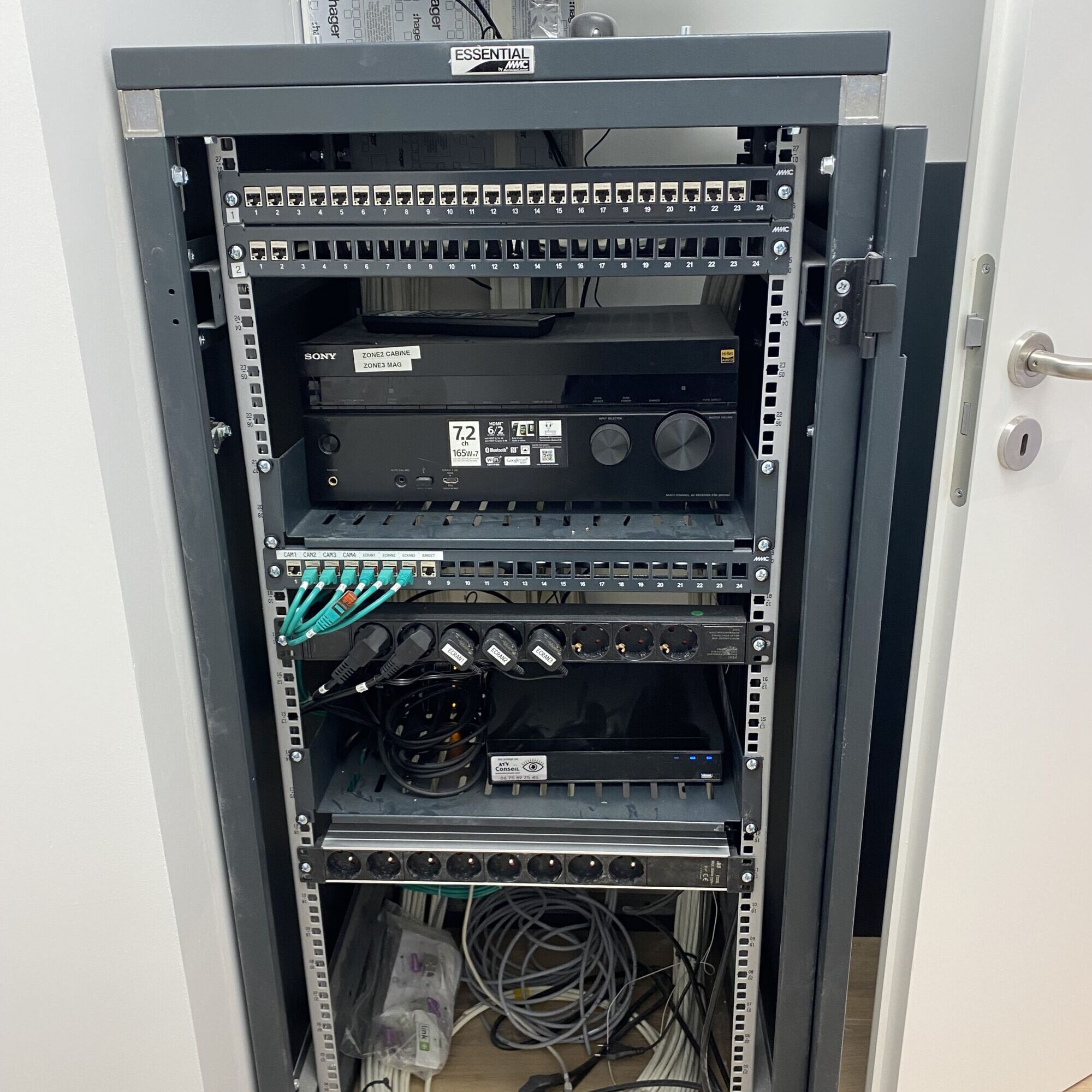 BAIE INFORMATIQUE1 2000X2000 | J2E Elec Entreprise d’électricité générale, borne de recharge et VMC près de Colmar et Sélestat Colmar 12