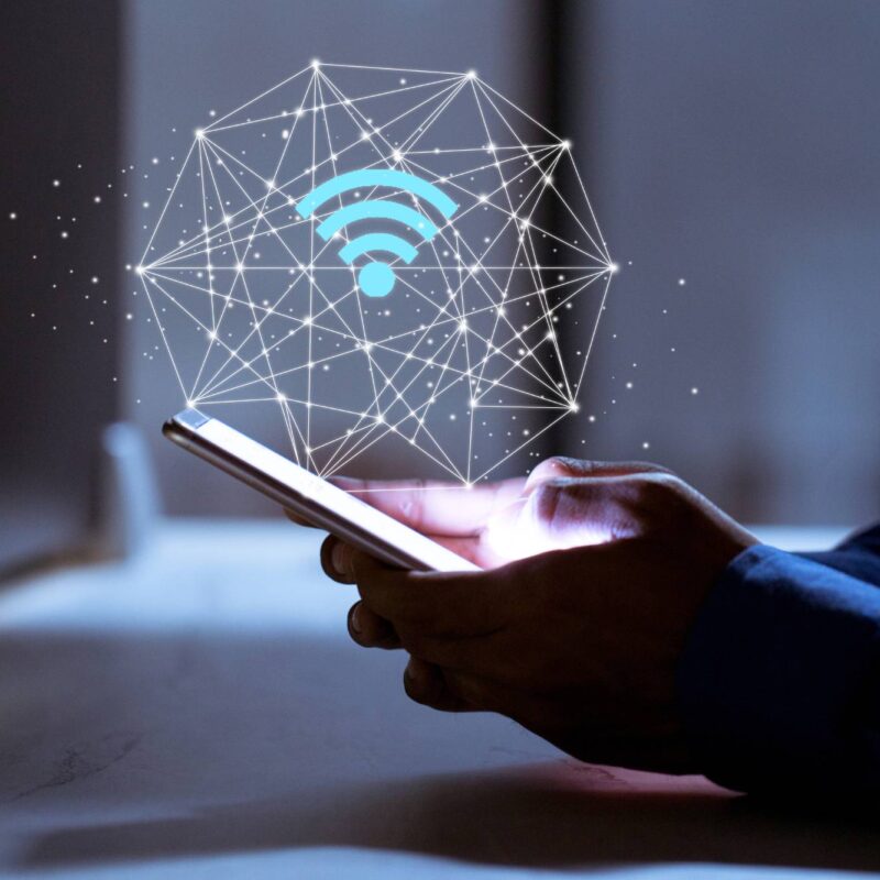 Fibre optique ou c&acirc;ble cuivre : quel choix pour un r&eacute;seau informatique performant en PME ? Rixheim