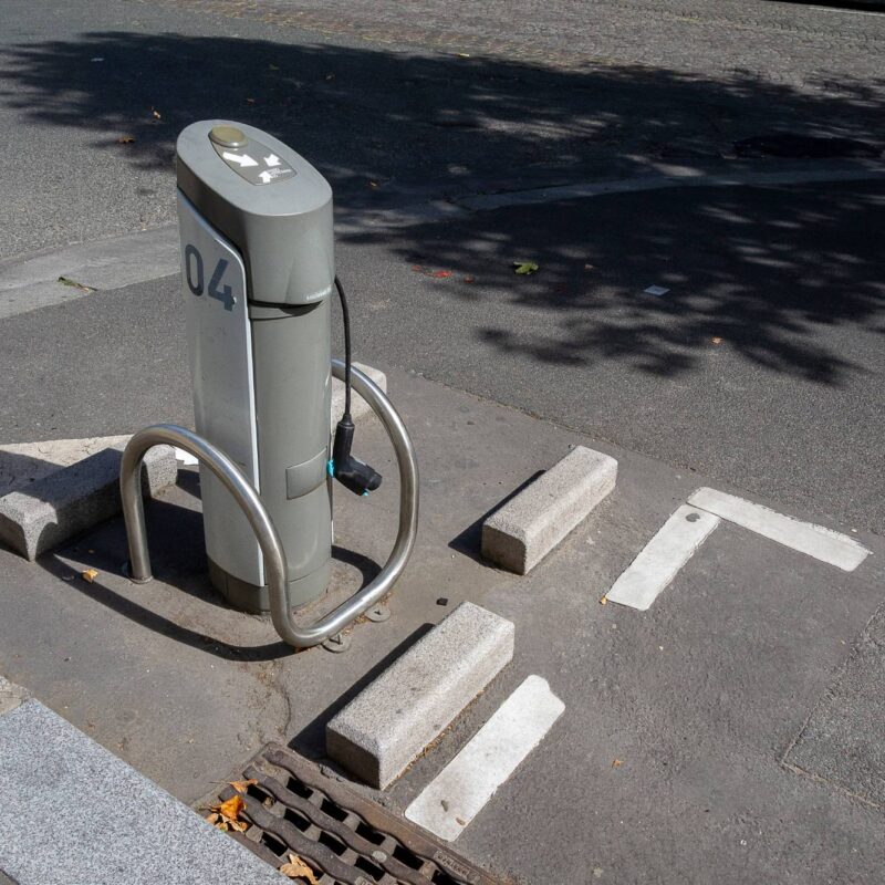 Que consid&eacute;rer avant d’ajouter une borne de recharge &eacute;lectrique &agrave; un b&acirc;timent commercial ? Colmar